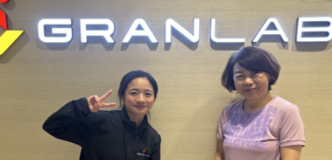 女性利用者と女性インストラクター